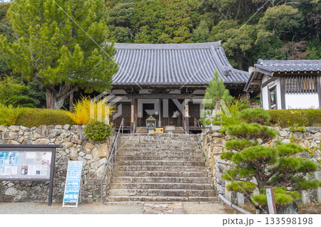 満願寺　金堂　紅葉の季節（兵庫県川西市） 133598198