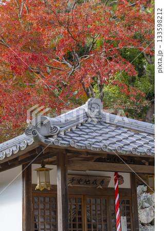 満願寺 子安地蔵尊 紅葉の季節(兵庫県川西市) 満願寺 子安地蔵尊 紅葉の季節(兵庫県川西市) 133598212
