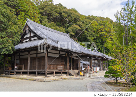 満願寺　金堂　紅葉の季節（兵庫県川西市） 133598214