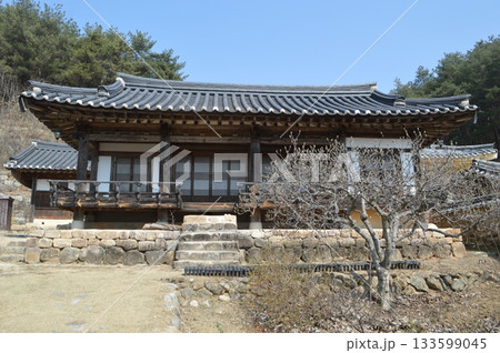 韓国 慶尚北道安東市にある烏川遺跡地君子村の韓屋 韓国 慶尚北道安東市にある烏川遺跡地君子村の韓屋 133599045