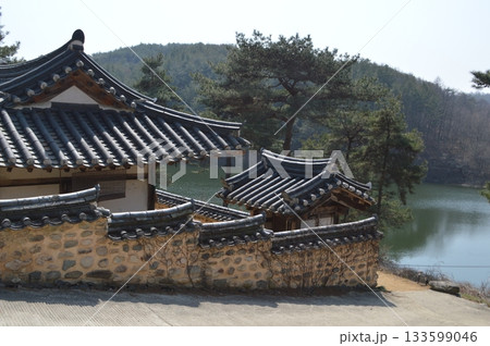 韓国 慶尚北道安東市にある烏川遺跡地君子村の韓屋 韓国 慶尚北道安東市にある烏川遺跡地君子村の韓屋 133599046