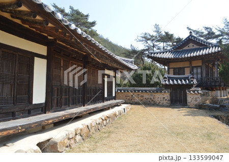 韓国 慶尚北道安東市にある烏川遺跡地君子村の韓屋 韓国 慶尚北道安東市にある烏川遺跡地君子村の韓屋 133599047