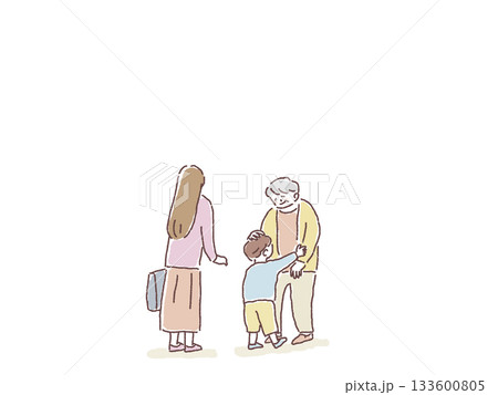 おばあさんに抱きつく男の子とそれを見つめる女性 133600805