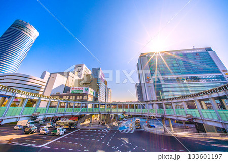 日本の横浜都市景観未来へ。新横浜駅や円形歩道橋、横浜プリンスHなどを望む。新時代に希望の光＝27日 133601197