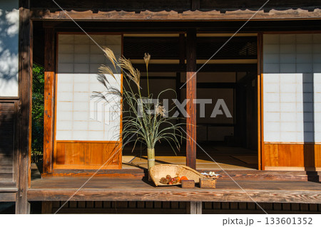 十五夜のお供え 133601352