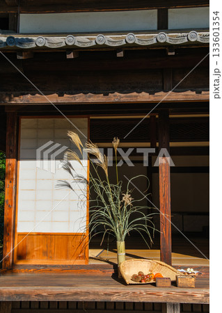 古民家の十五夜 133601354