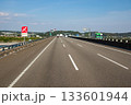静岡県磐田市を通る新東名高速道路 133601944