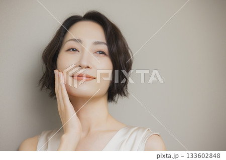 ミドル女性ビューティイメージ 　 133602848