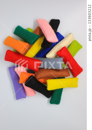 カラフルなフエルトのテクスチャー 133603212