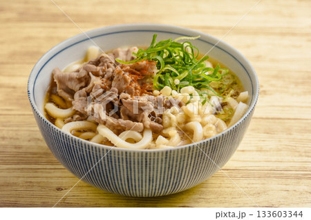 美味しい肉うどん 133603344