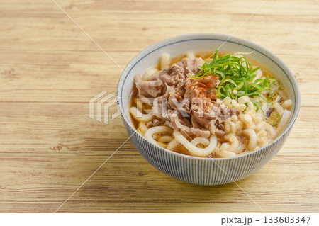 美味しい肉うどん 133603347