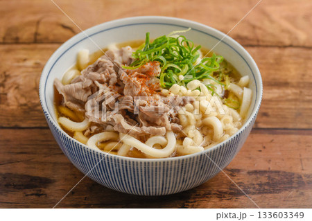 美味しい肉うどん 133603349