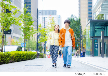 カップル　デート 133604805