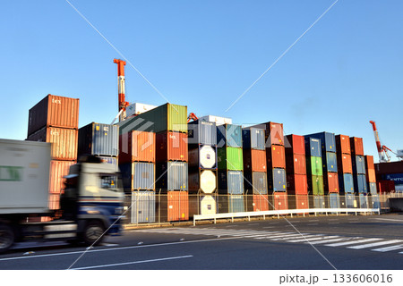 夕刻の品川ふ頭 133606016