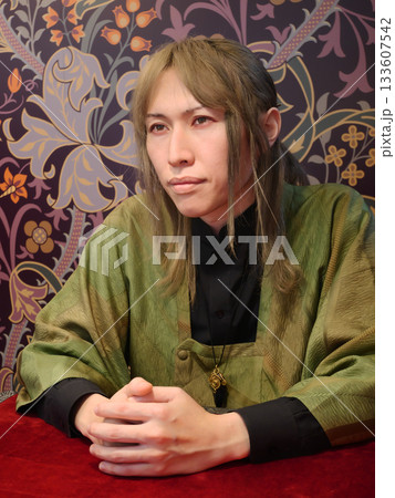 推しの占い師 133607542