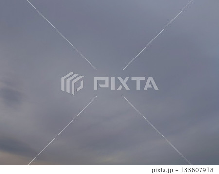 雲の多い空 雲の多い空 133607918
