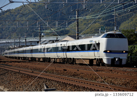 東海道線を走る683系特急サンダーバード12両 133609712