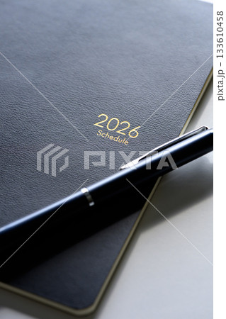 2026年スケジュール帳とペン 133610458