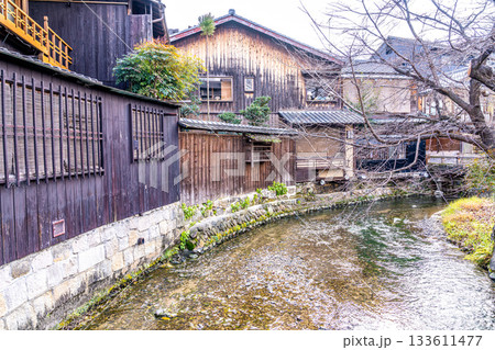 【重要伝統的建造物群保存地区】祇園新橋 冬の街並みと白川の風景5 京都府京都市東山区 【重要伝統的建造物群保存地区】祇園新橋 冬の街並みと白川の風景5 京都府京都市東山区 133611477