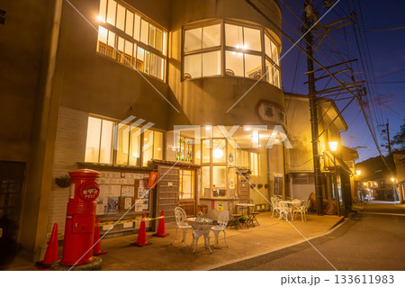 温泉津温泉　メインストリートの夜景 133611983