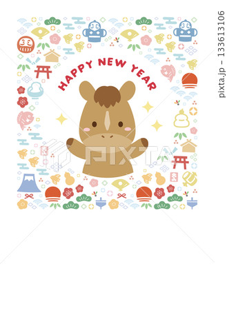午年の馬と正月の和風フレーム 2026年の年賀状テンプレート 133613106