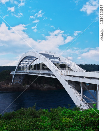 苗我島と紀伊大島に架かるくしもと大橋 133613847