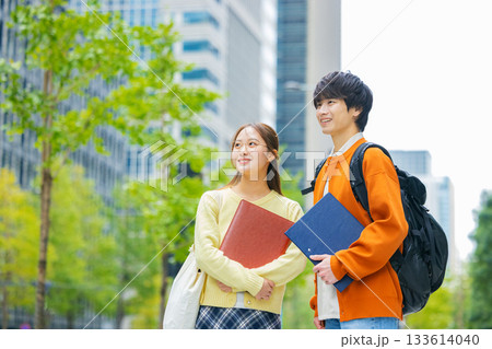 大学生　男女 133614040