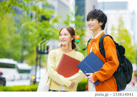 大学生　男女 133614041