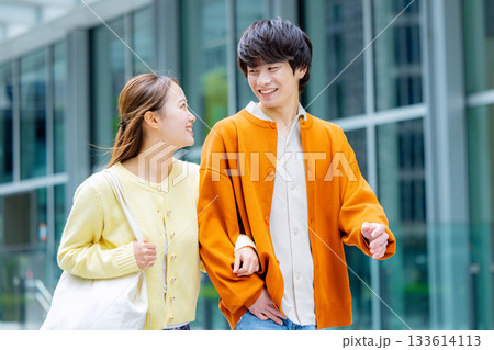 カップル　デート 133614113