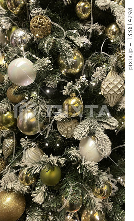 Luxury shiny Christmas tree with golden and metallic balls, pine cones, leaves and lights garland. Xmas holiday pattern. Trendy and creative design. Luxury shiny Christmas tree with golden and metallic balls, pine cones, leaves and lights garland. Xmas holiday pattern. Trendy and creative design. 133614298
