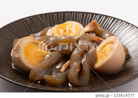 イカとコンニャクと卵の煮物 133614777