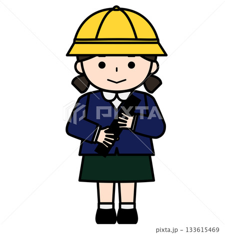 制服姿で卒業証書を抱える女の子 133615469