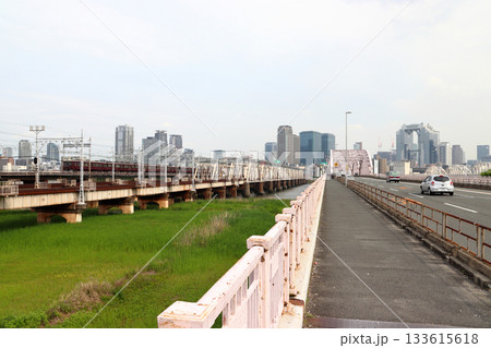 十三筋：十三大橋から望む阪急京都線（大阪府大阪市淀川区） 133615618