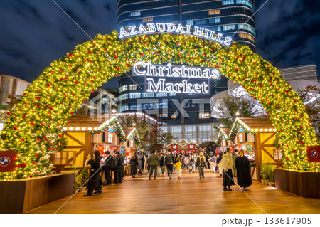 麻布台ヒルズ　クリスマスマーケット 133617905