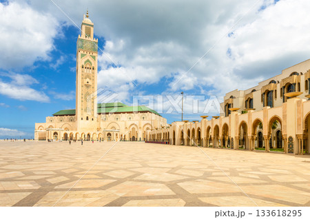 Large open square with the Hassan II Mosque, tall minaret, arched colonnades and detailed exterior architecture, Casablanca, Morocco 133618295