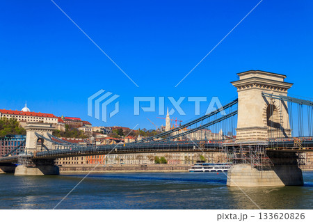 Szechenyi Chain bridge over the Danube river in Budapest, Hungary Szechenyi Chain bridge over the Danube river in Budapest, Hungary 133620826