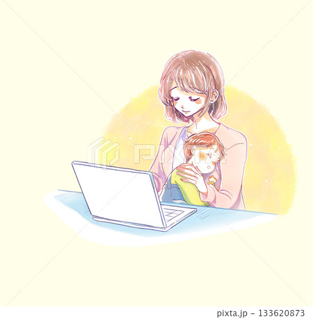 子供を抱きながらノートパソコンを操作する女性　笑顔 133620873