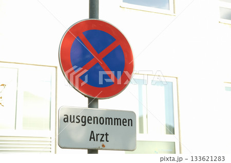 German No Stopping Sign Ausgenommen Arzt German No Stopping Sign Ausgenommen Arzt 133621283