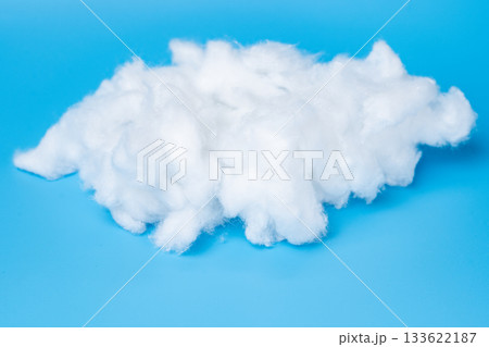 cotton balls 133622187