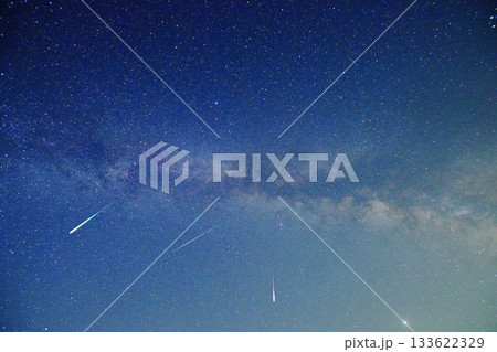 流星群と天の川(合成) 流星群と天の川(合成) 133622329