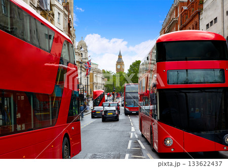 London Big Ben from Trafalgar Square traffic 133622437