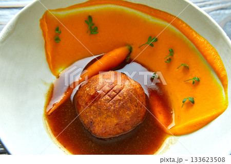 Dumpling of old cowtail with creamy carrot 133623508
