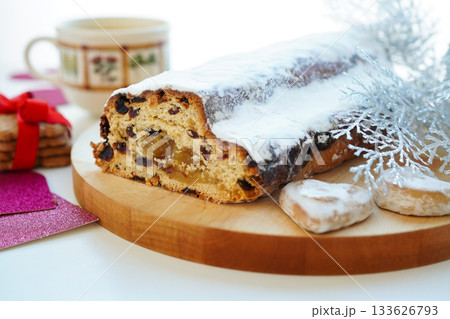 ドイツのクリスマスケーキ シュトーレン ドイツのクリスマスケーキ シュトーレン 133626793
