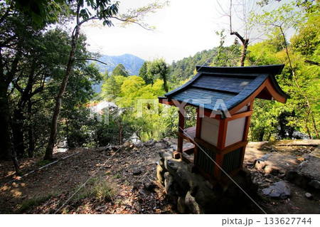 宇宙エネルギーが降注ぎ京の都の鬼門を護る… 鞍馬寺『八所明神』 133627744