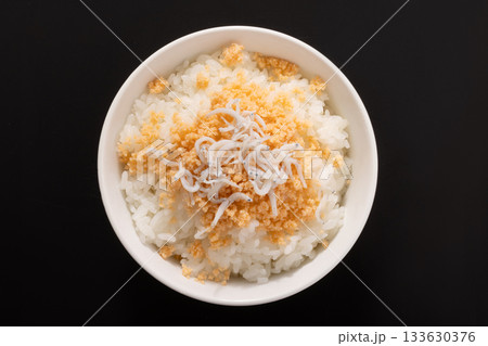 サーモンフレークと釜揚げしらす ご飯 サーモンフレークと釜揚げしらす ご飯 133630376
