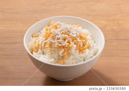 サーモンフレークと釜揚げしらす ご飯 サーモンフレークと釜揚げしらす ご飯 133630380