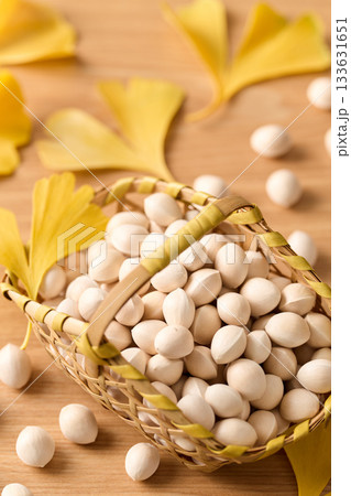かごに盛った銀杏 かごに盛った銀杏 133631651