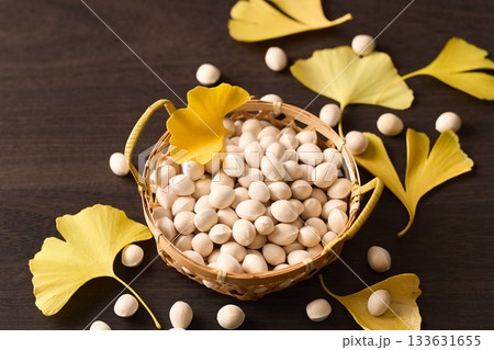 かごに盛った銀杏 かごに盛った銀杏 133631655