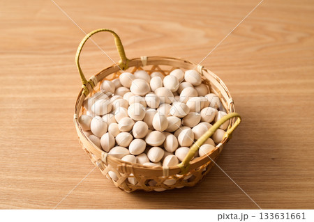 かごに盛った銀杏 かごに盛った銀杏 133631661