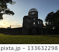 原爆ドームと夕焼け 133632298